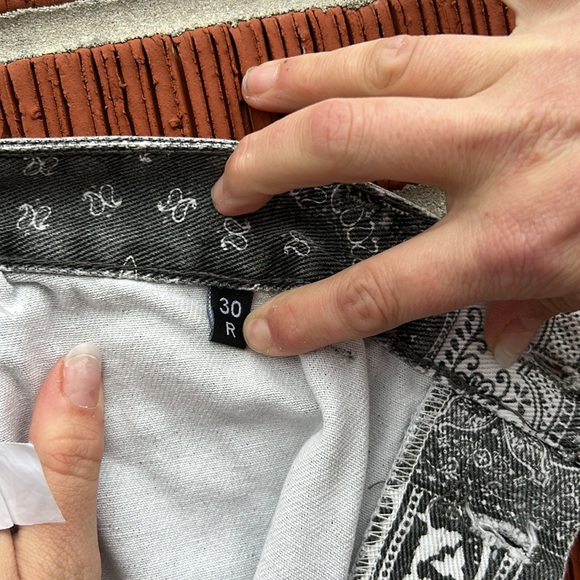 Patterned Grey Women's Jeans - Picture 4 of 5